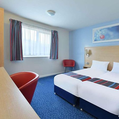 Travelodge Newbury Tot Hill Highclere Room photo