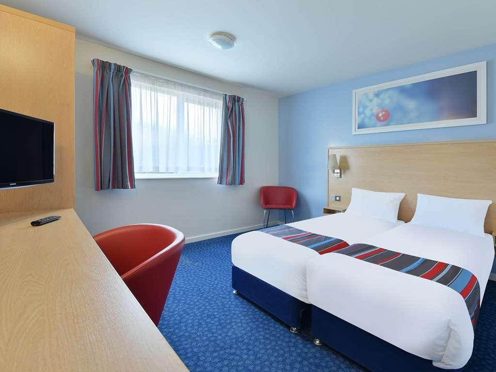 Travelodge Newbury Tot Hill Highclere Room photo