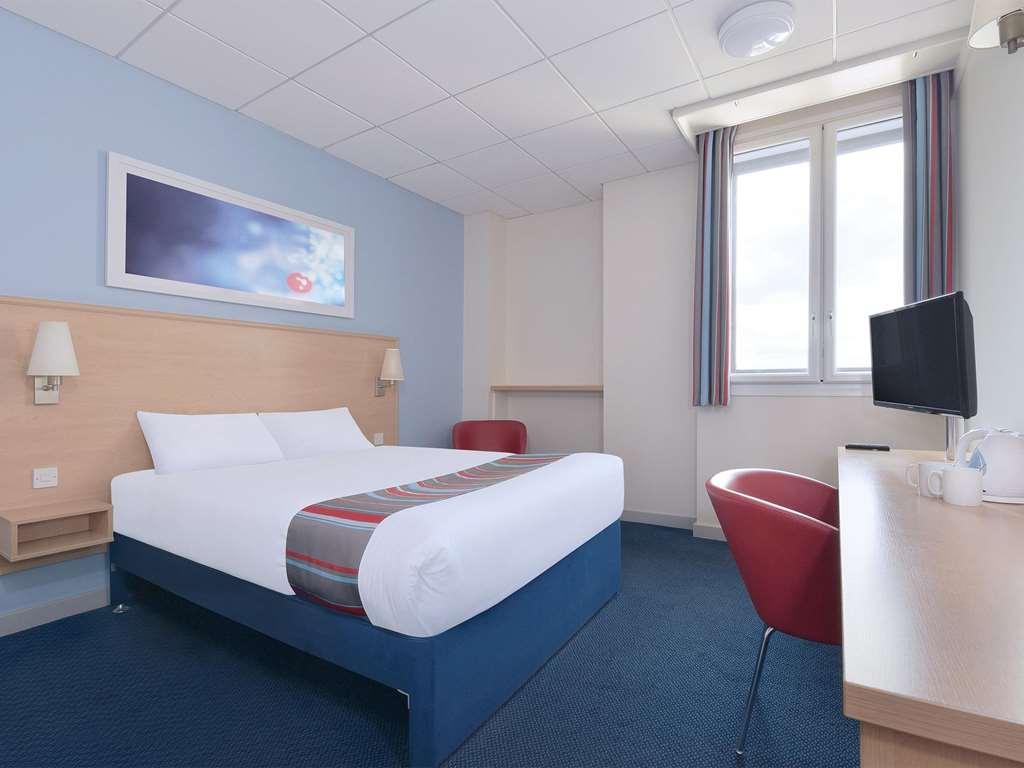 Travelodge Newbury Tot Hill Highclere Room photo
