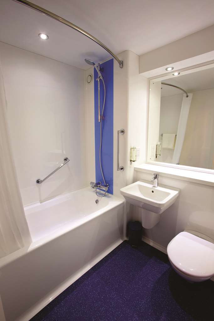 Travelodge Newbury Tot Hill Highclere Room photo