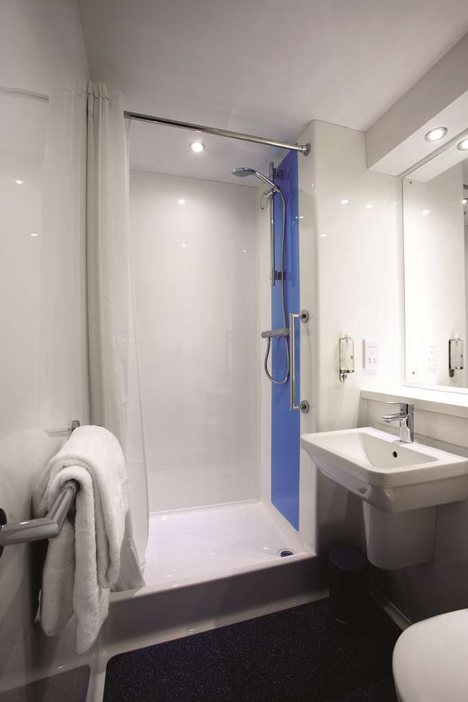 Travelodge Newbury Tot Hill Highclere Room photo