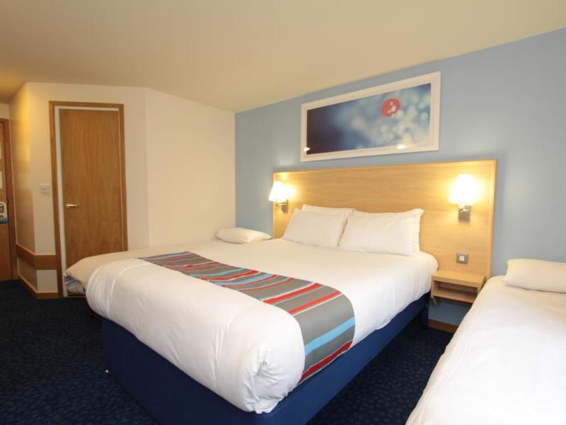 Travelodge Newbury Tot Hill Highclere Exterior photo