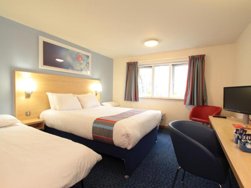 Travelodge Newbury Tot Hill Highclere Exterior photo