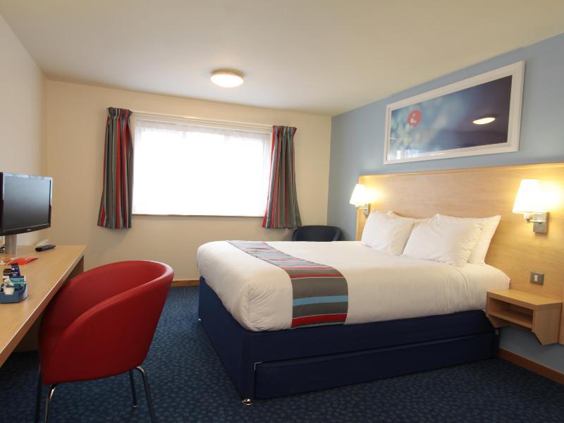Travelodge Newbury Tot Hill Highclere Exterior photo